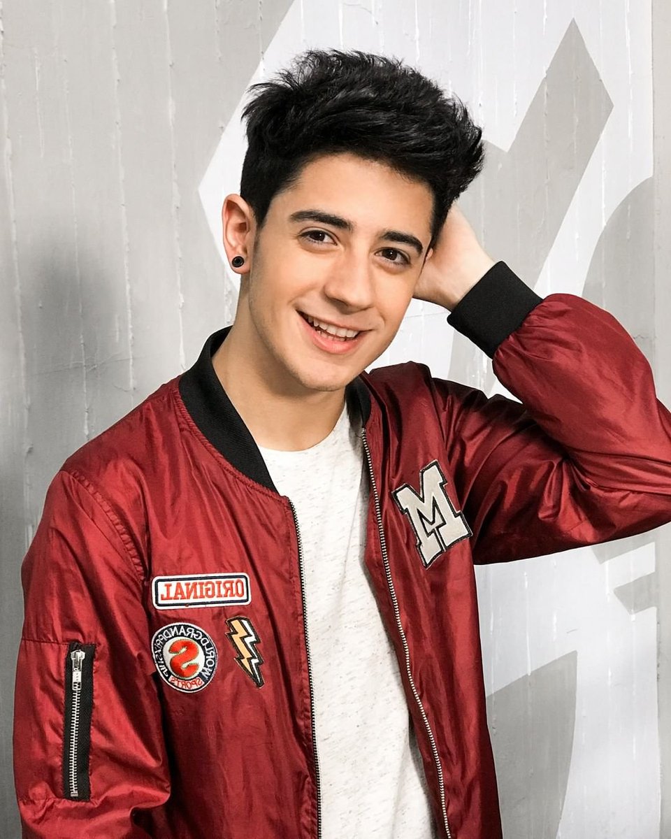 _fundom's tweet photo. ¿En qué estará pensando @kevsho9? ¿Será en todas las novedades y nuevos videos que se vienen en el @_fundom? 🤔 ¡Pronto tendrán la respuesta #fundomeros! Pero mientras tanto les dejamos el link del #FundomChannel en nuestra bio para que revivan todos nuestros videos. 🎧 🎶 📹 https://t.co/1XcfC9q7S0