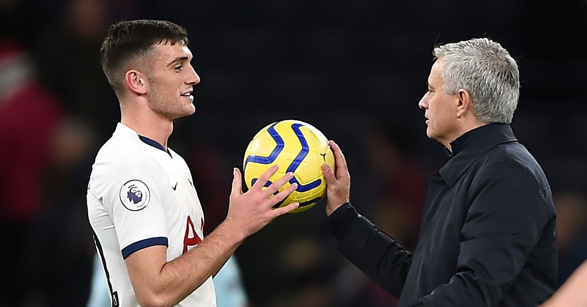 What a photo! <a href="/troyparrott9/">Troy Parrott</a> receives the match ball from Jose Mourinho after he made his <a href="/SpursOfficial/">Tottenham Hotspur</a> first team debut coming in for Dele Alli after 85 mins. As we said before, theres a lot of football played between now and March, but this is a good sign. 🇮🇪🇮🇪🇮🇪