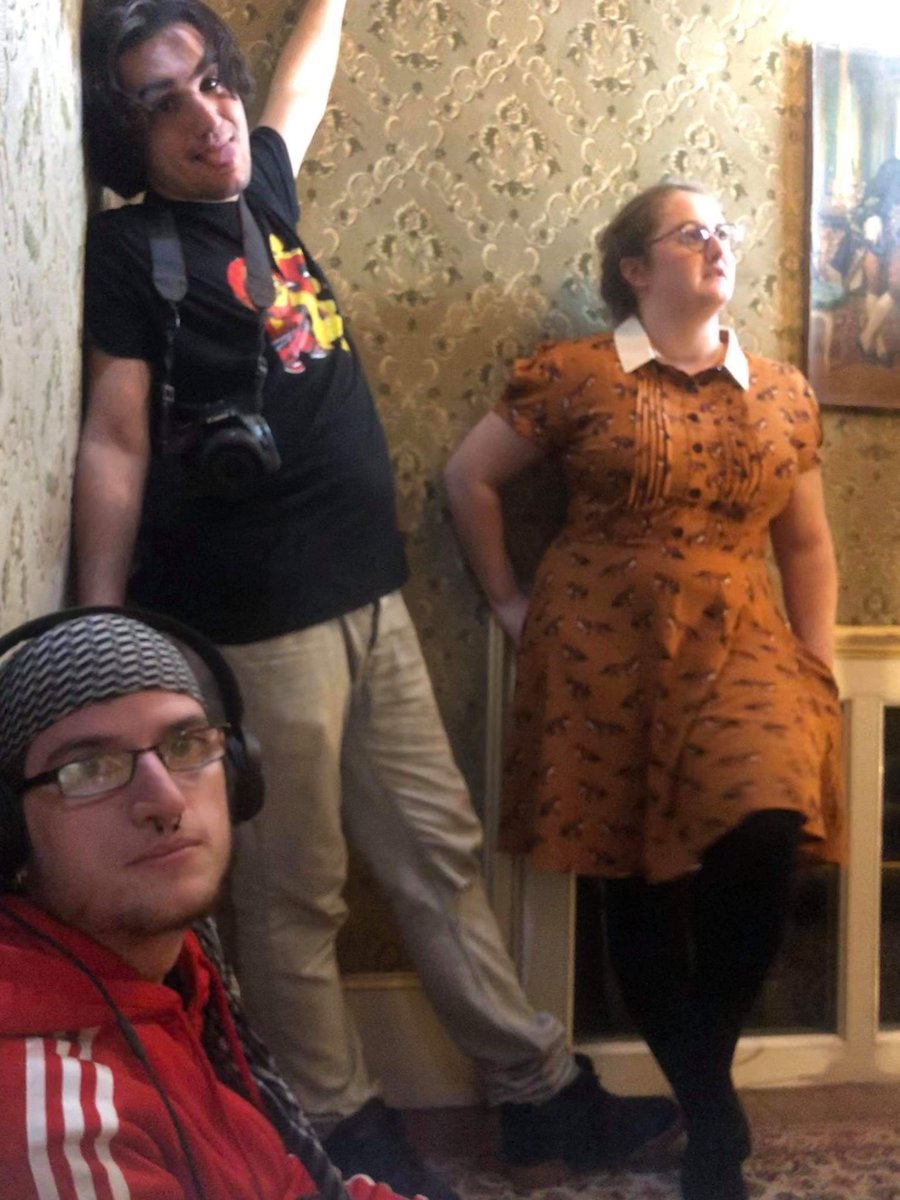 TheRavenLeFilm's tweet photo. En ce samedi 7 décembre, on quitte les personnages pour s'orienter sur l'équipe technique ! Enregistrer en plein milieu de la nuit, c'est pas toujours évident 😅 
Avec Mathilde, Remy et Loïc.
#TheRaven https://t.co/GvzjKOqhjL