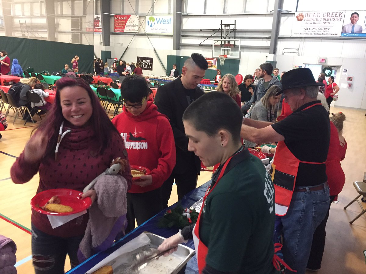 MedfordParks's tweet photo. We love putting on this amazing event every holiday season for our community! Abd don’t forget to come to tonight’s festivities at Pear Blossom Park. The Winter Lights Festival begins at 3:30PM #thehumanbeancoffee #medfordsharis #garrisonsfurniture #qualitycatering #playmedford https://t.co/JZz3fXRld0