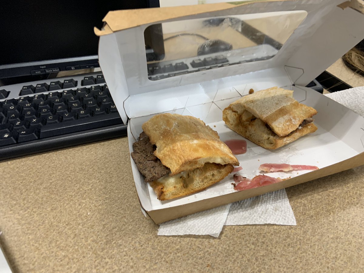 AndersonReality's tweet image. The upside of sacrificing your saturday to review for your final. You get free food! A wonderful way to reward hard working students might I add! Thank you @professordavem! #ScomWriting19