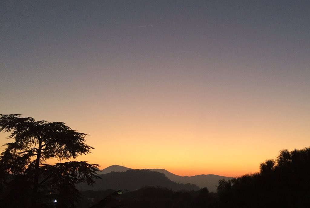 MaricaGusmitta's tweet image. Forse perché della fatal quiete fatal quiete
tu sei l&apos;immago a me sì cara vieni
o Sera! 

Ugo Foscolo ~ Alla sera 

#PoesiePerLaSera 

#VentagliDiParole

Buonaserata Paola e a tutti i naviganti tra i #VentagliDiParole 
📷 mia