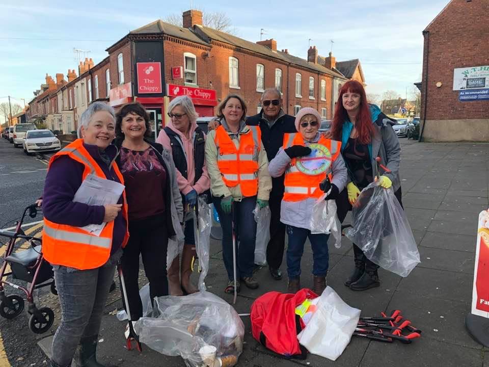 WASUPMEUK's tweet photo. Butts in Walsall. Met some lovely people. Alison Maxam was leading. It was a beautiful day. Finished with a coffee at the Creative Factory and met Deborah. In one hour we had a bagful each! Lovely way to spend a Saturday morning making new friends. https://t.co/jDUl1roSU6