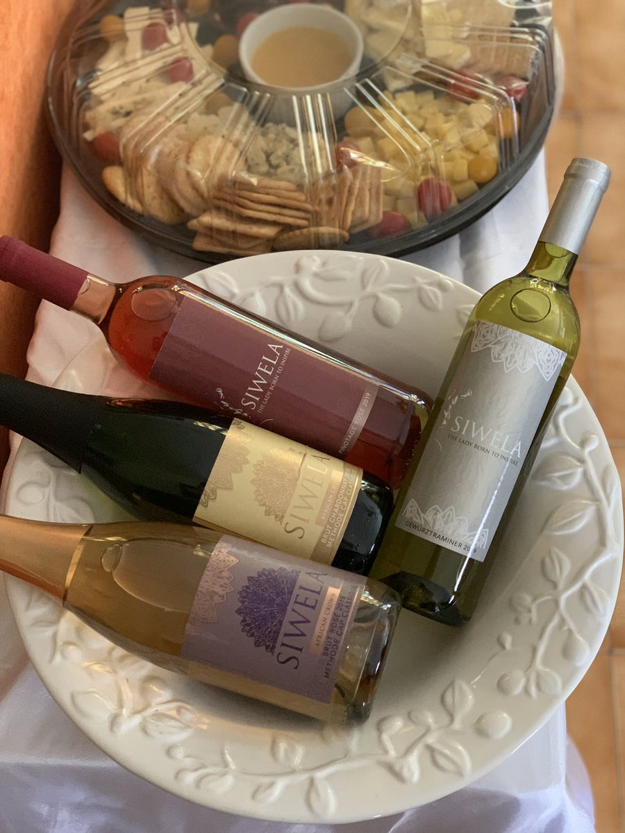 dr_lovelee's tweet photo. Choice of winery was @SiwelaWines .. I enjoyed some of their selection and will be placing an order!! ๐๐ฝ
โโโ
#HostessWithTheMostest ๐ฅฐ
#WineClub ๐ท๐ท
#Basading ๐ฏโโ๏ธ๐ฏโโ๏ธ๐ฏโโ๏ธ
#WithinMyLadies ๐
#iThrowAMeanParty ๐ฅ๐พ๐ฅ https://t.co/VmIv5e15sv