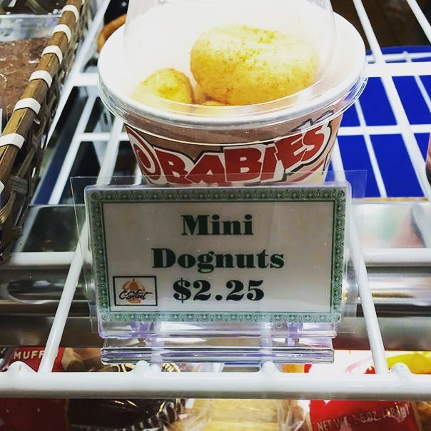 SignsRedmond's tweet image. We love dogs and we love food but we are not sure about putting these in our mouths. 😂😂😂 #funnysigns #signfails #weekendvibes ift.tt/2P39dbL