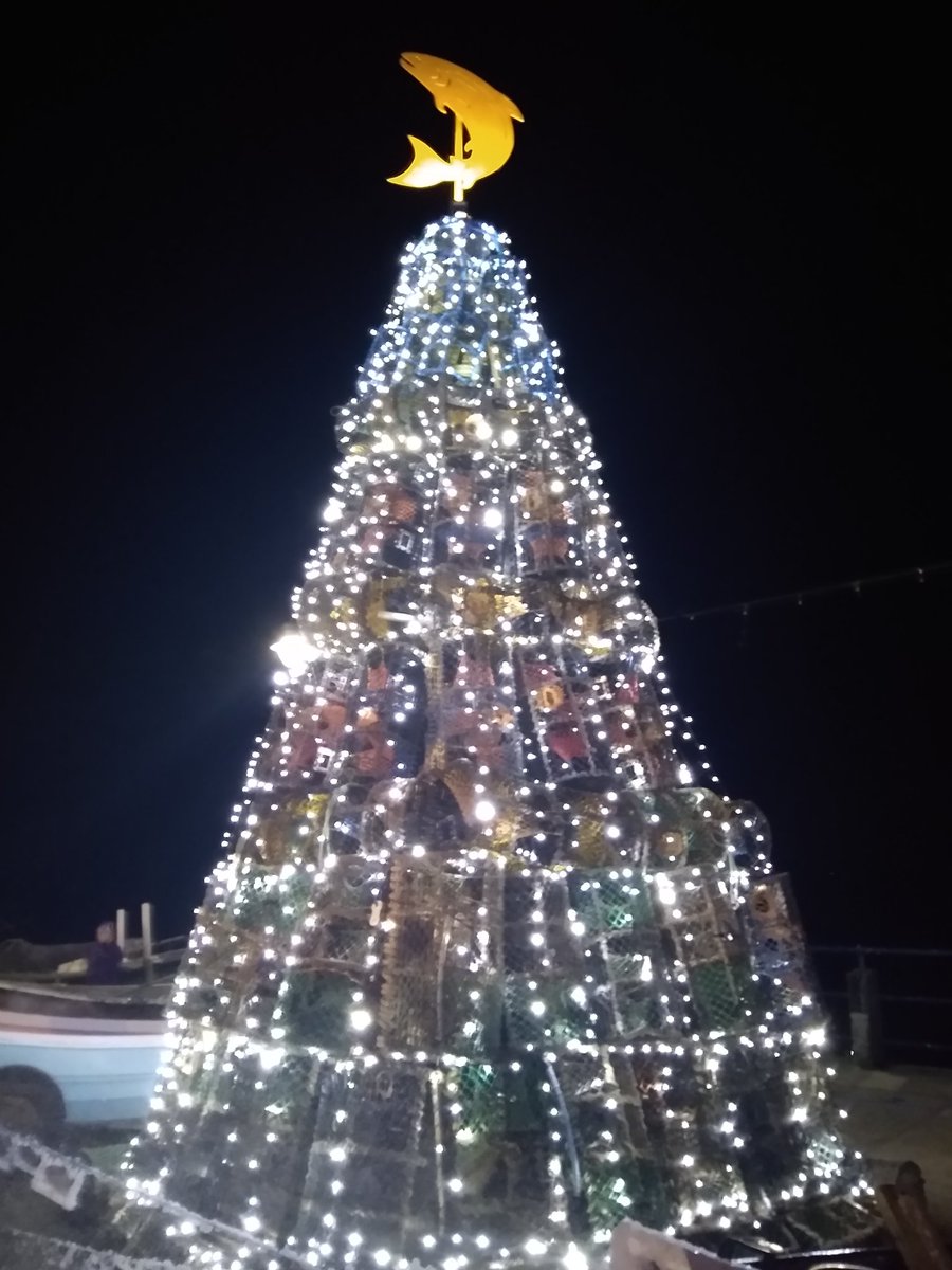 FileyFlat1's tweet image. Filey getting ready for Christmas with the Fishtive tree switch-on #Filey