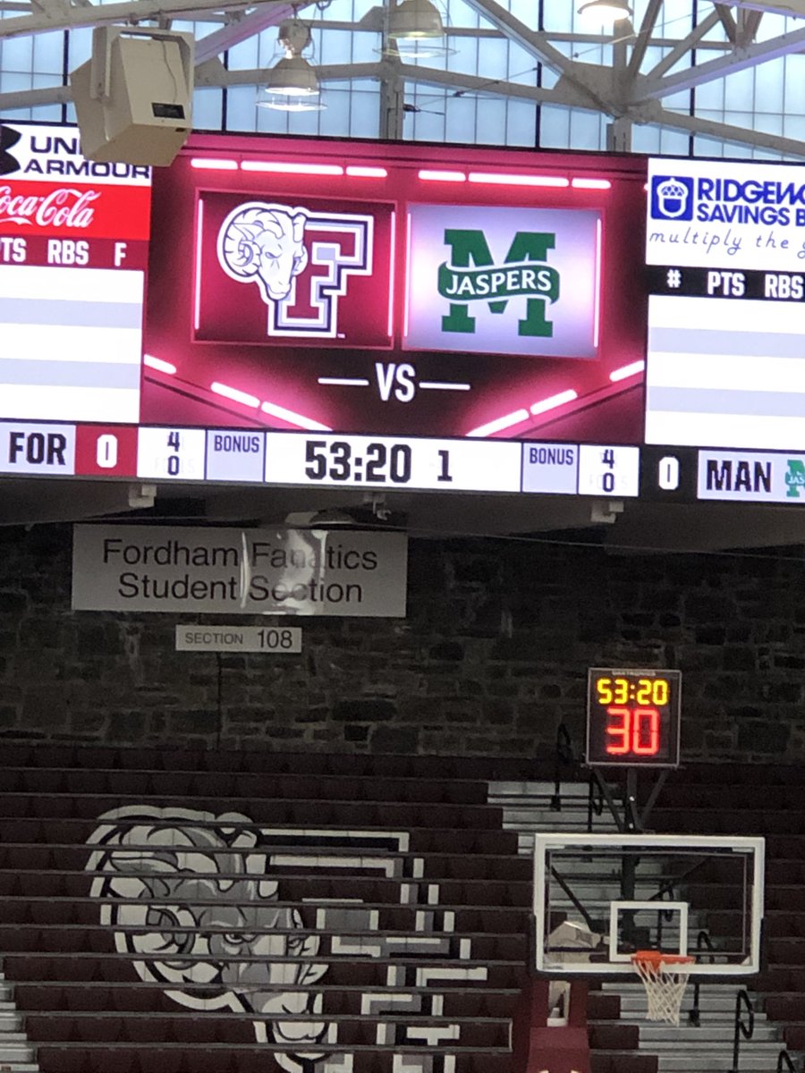 KingcougarMike's tweet photo. #RoseHill @eddiesofficials @eddiehoops1 @EPLSB @mfishbein44 @QuarterRico @gilligan80 @Sports_JoeG @diffle @johnnysfgiants @9onhockey @AndrewPollner #NCAA 🏀 2 #FordhamRams #ManhattanJaspers w @royaltytoursusa Bryan vs Dante 🥊 I’m neutral LOL 😝 https://t.co/vzj7L9eYEA