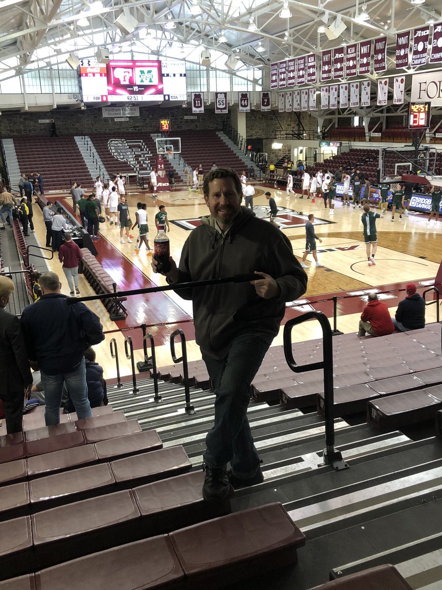 KingcougarMike's tweet photo. #RoseHill @eddiesofficials @eddiehoops1 @EPLSB @mfishbein44 @QuarterRico @gilligan80 @Sports_JoeG @diffle @johnnysfgiants @9onhockey @AndrewPollner #NCAA 🏀 2 #FordhamRams #ManhattanJaspers w @royaltytoursusa Bryan vs Dante 🥊 I’m neutral LOL 😝 https://t.co/vzj7L9eYEA
