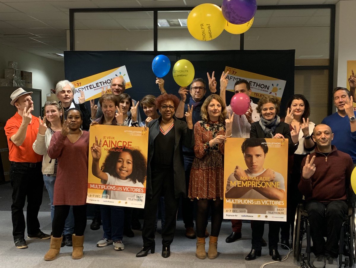 laurence_jdn's tweet photo. Les bénévoles du Service Clients d’@OrangeIDF récoltent les promesses de dons : fierté et solidarité ! #Telethon2019 @Telethon_France https://t.co/JtHTsrjz0W