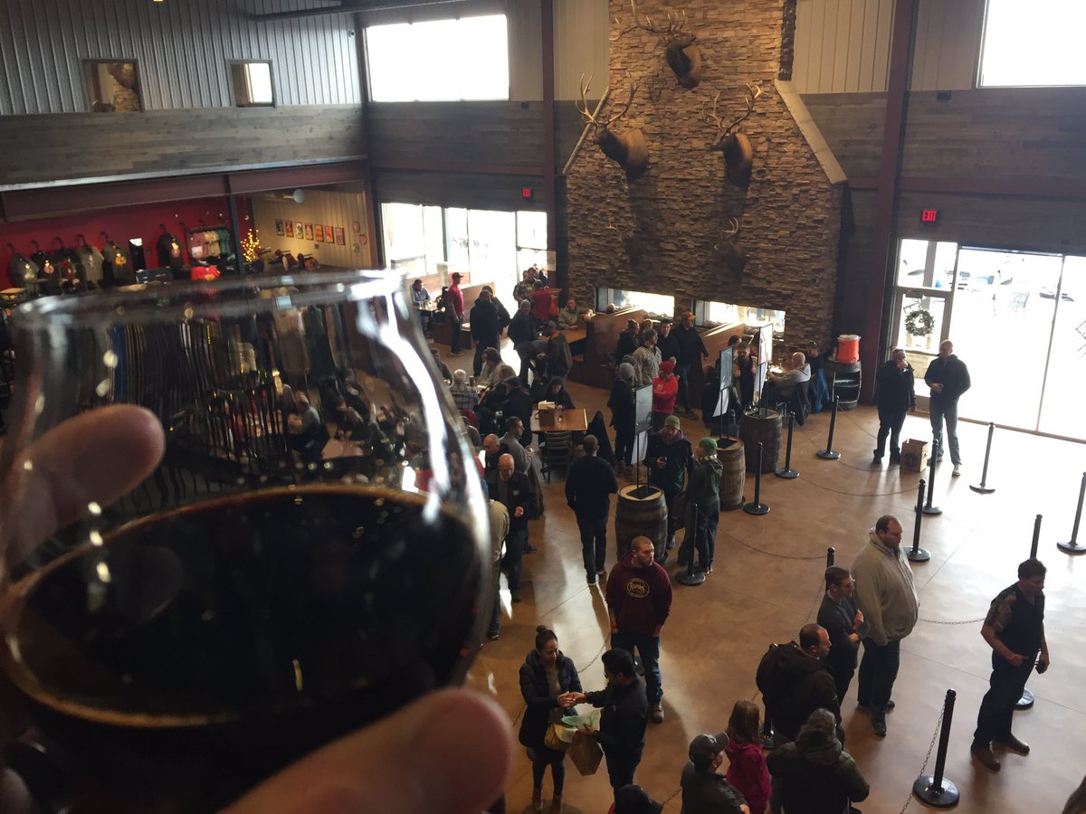 bufantes's tweet photo. Amazing beer day in Decorah! #kbbs #topplinggolaith #CraftBeer https://t.co/KdR7PLvLUW