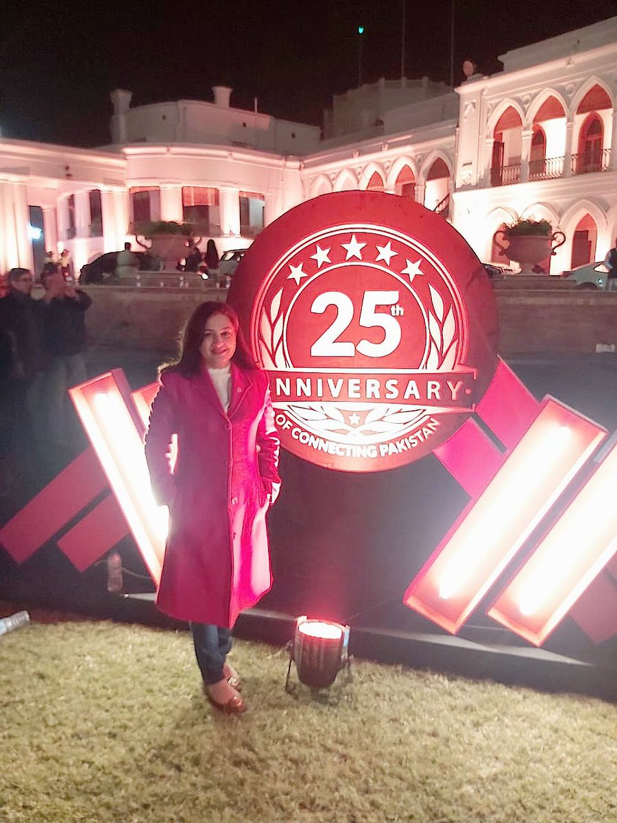 iayeshapervaiz's tweet photo. Celebrating 25 years of @jazzpk at the #JazzFamilyGala with past and present employees incl their families. Proudly; all of us together wrote the success story of Jazz. #JazzFirst #duniyakobatado https://t.co/1eGd5mWJml