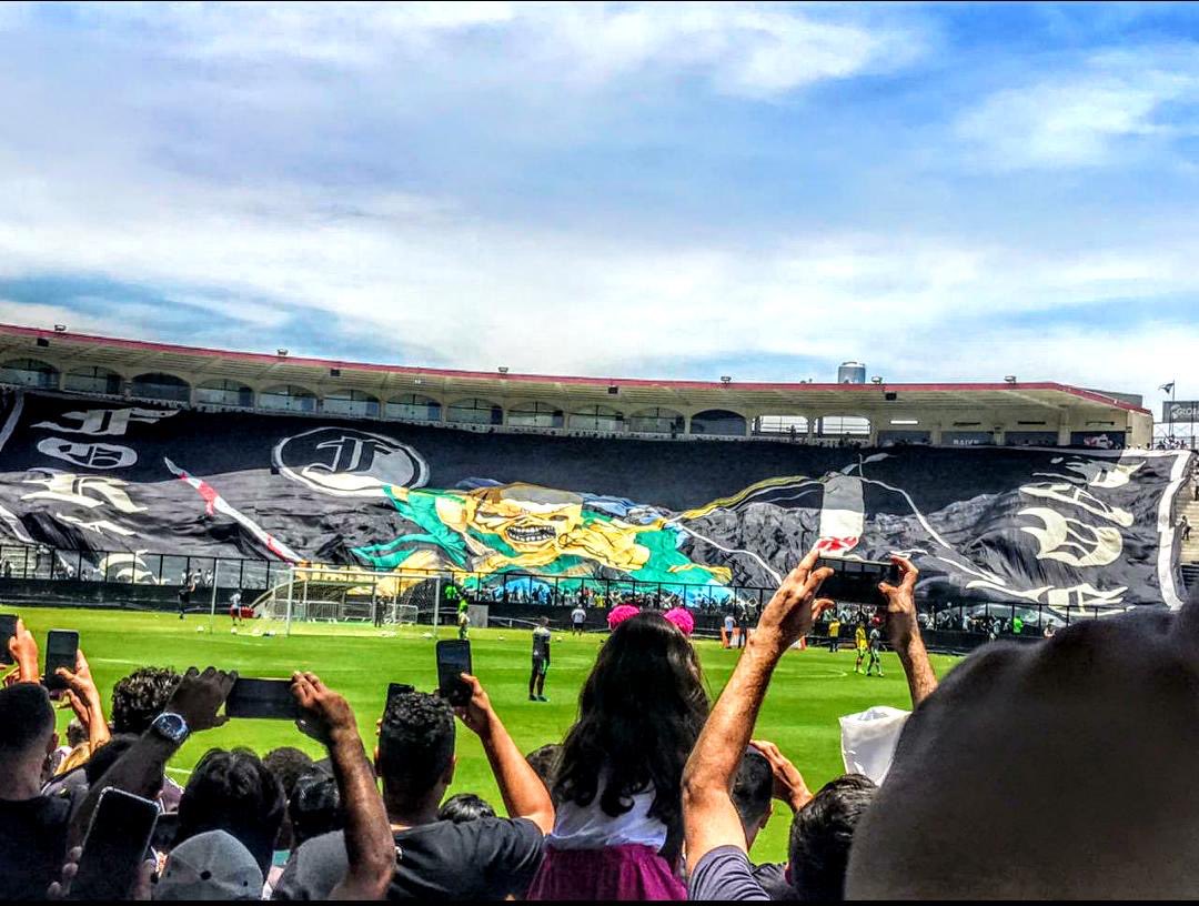 Daniel31273164's tweet photo. A força jovem canta a torcida se levanta e só da Vasco eeeeee bota pra fuder https://t.co/Q5M7USl9WU