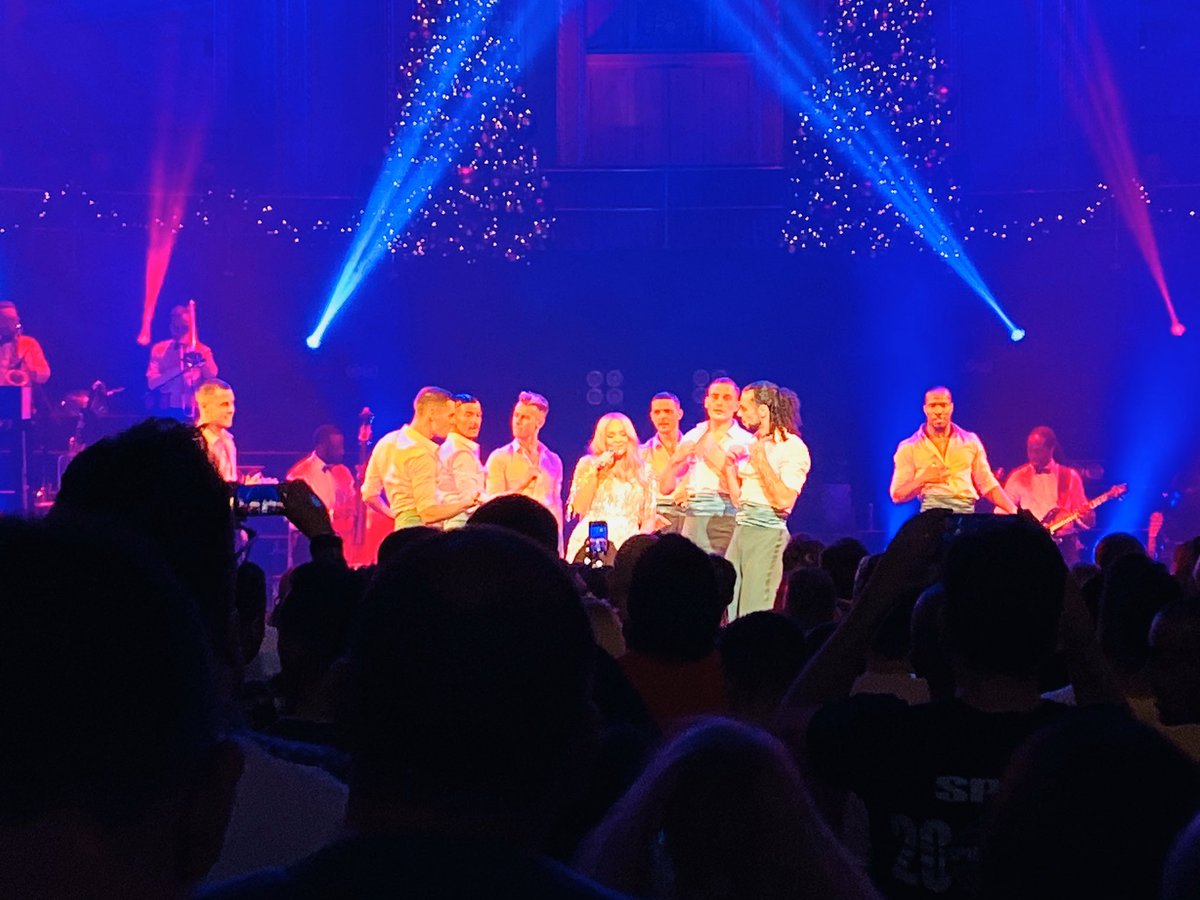FranVitale27's tweet photo. When two of your favourite things combine, Spice Girls & Christmaaaaas! Incredible show at the @RoyalAlbertHall with @EmmaBunton last night, what a lovely Christmas treat with @Hilary2 ๐คโ๏ธ๐ฌ๐ง๐๐๐
#SpiceGirlsSuperfanForLife #FestiveSpice https://t.co/u4h0tu1JZg