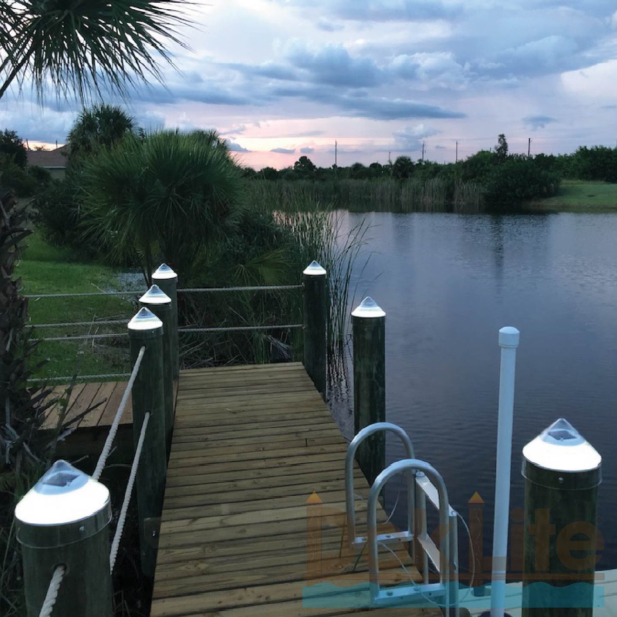 Doklite_DokLife's tweet image. Want to make your dock safer? Put a DokLite on it!

#doklite #docklight #doklife #docklife