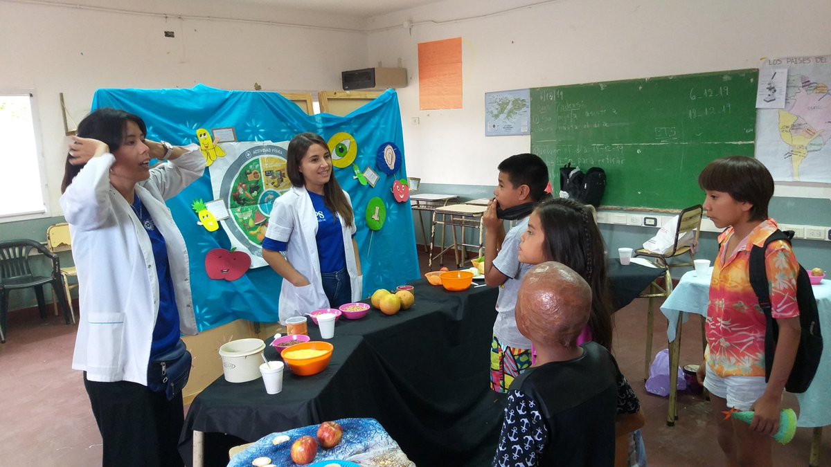 Escuela N°4032 #PoliticasSocioeducativas 
Junto al equipo de nutricionistas, con los niños disfrutando de un stand de sensaciones sensoriales. 
#PorMásNiñosFelices 
<a href="/fguillesaavedra/">GUILLERMO SAAVEDRA</a> <a href="/patriciapinasco/">Patricia Pinasco</a> <a href="/AlancayDel/">CAROLINA ALANCAY</a> <a href="/GustavoSaenzOK/">Gustavo Sáenz</a> <a href="/cecisaracho/">Cecilia</a> <a href="/matiascanepa/">Matías Cánepa</a>