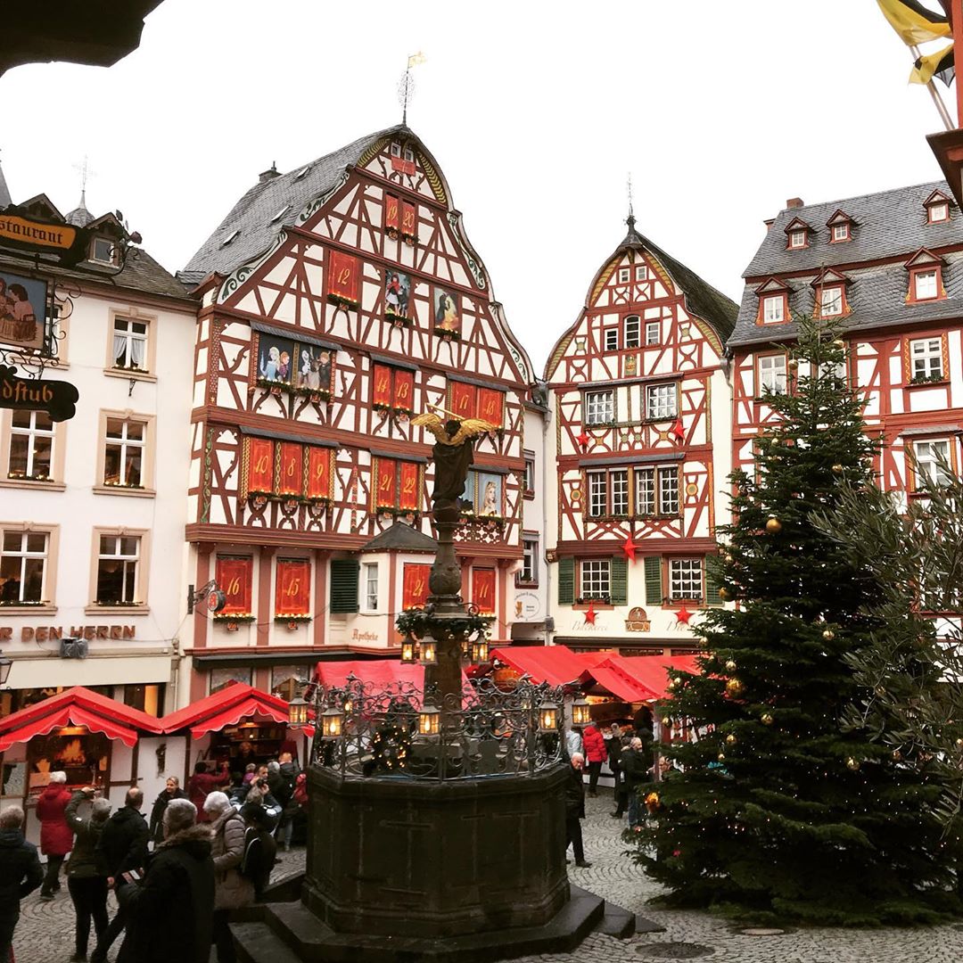 Now THAT'S an advent calendar. 🎄 
📷 : @ylleiw63
#rieslingchristmas
