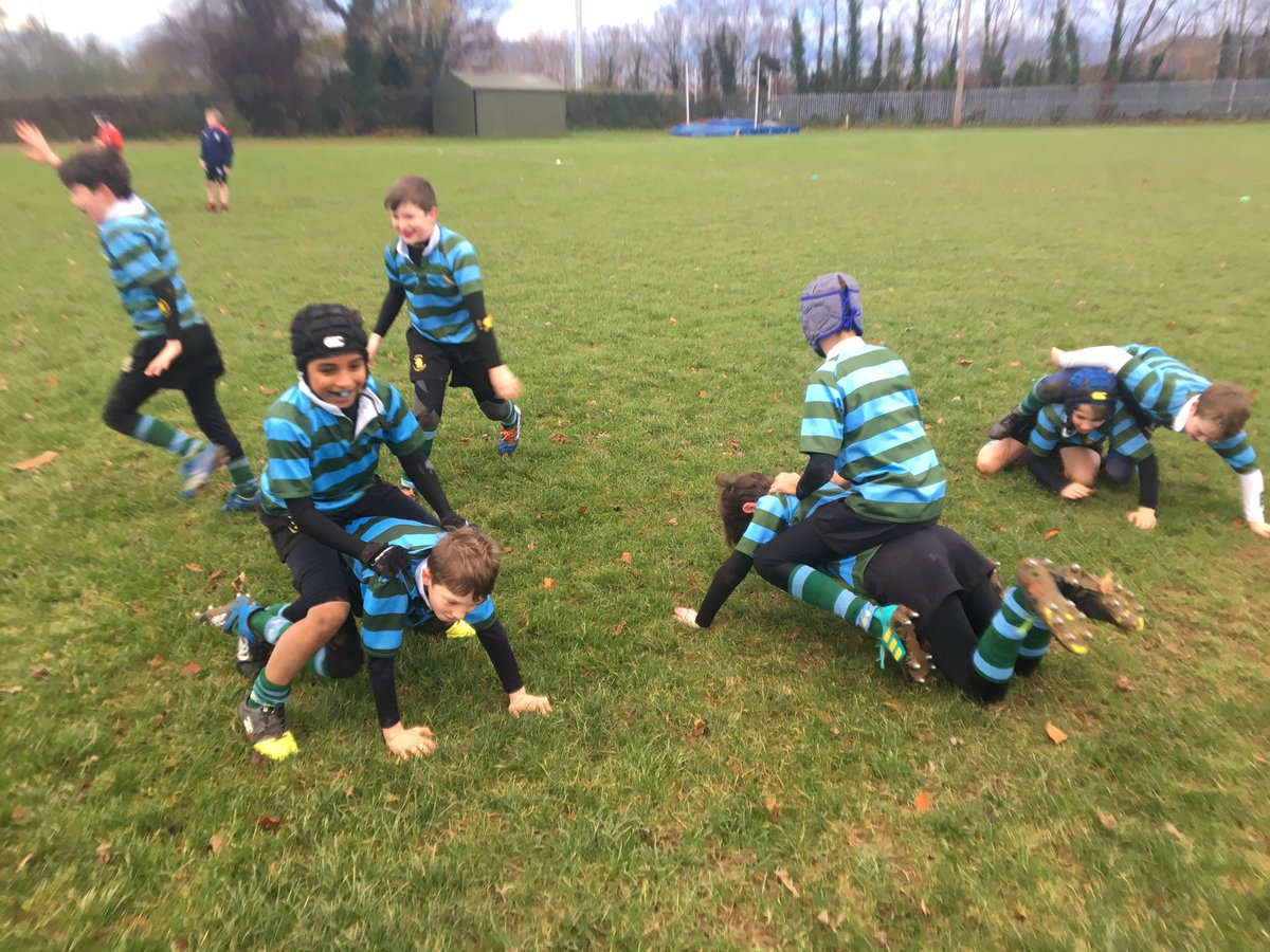 StGS_JunSport's tweet photo. A fantastic finish to the 2019 rugby season @StGerardsSch this morning. Thanks to @CUSLeesonSt for the high quality games and all players, parents and coaches for their endless support this term. Looking forward to the 2020 season already 🏉 https://t.co/3e4jyKLnvU