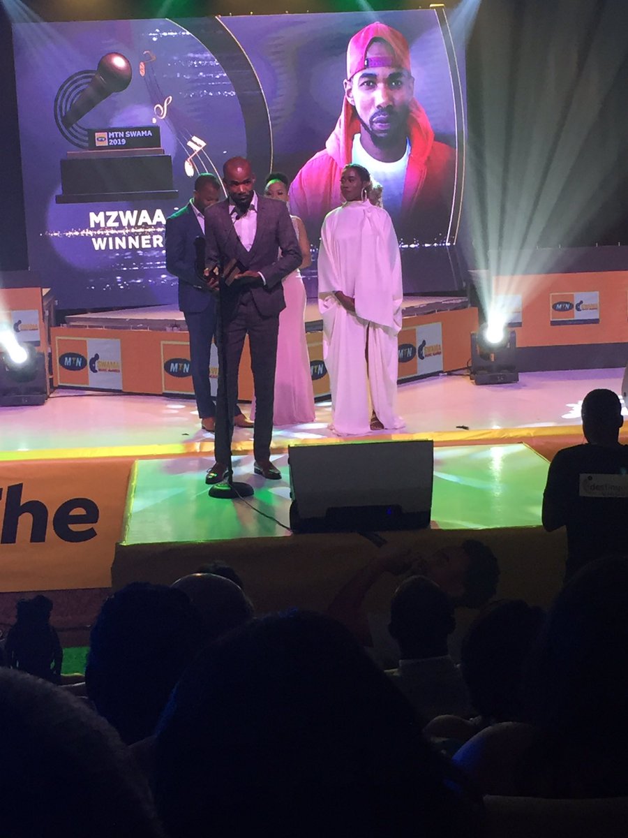 TbkIsFab's tweet photo. I told you look like a winner @_Mzwaa @the_velemseni @mtnswamaawards #BestColaboration https://t.co/nfXhRi572f