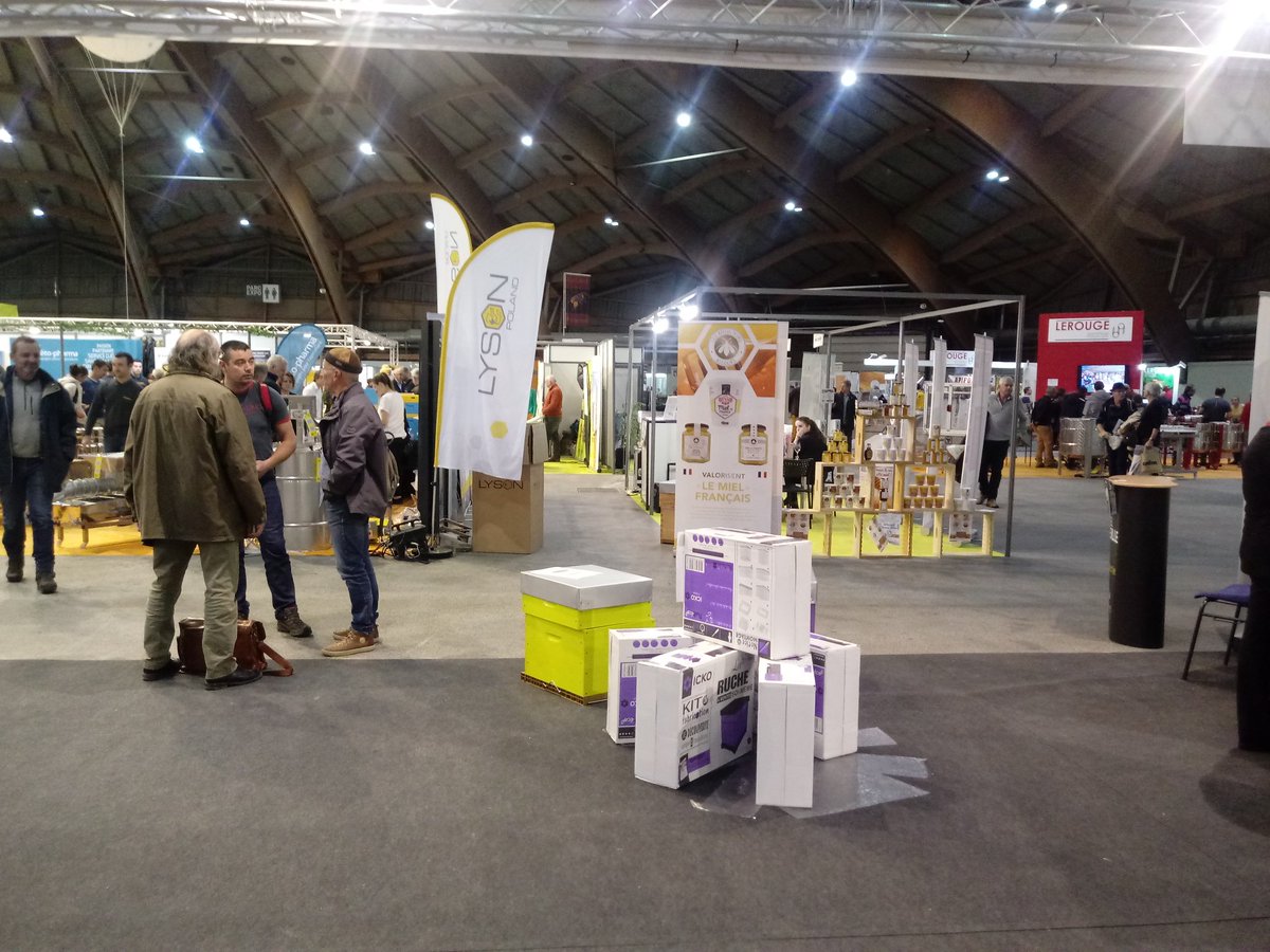 Abelles3's tweet image. #SIMAPI Tout pour l&apos;apiculture!! @AbeilleDeFrance @CARIasbl @ITSAPinstitut @INRAbeilles