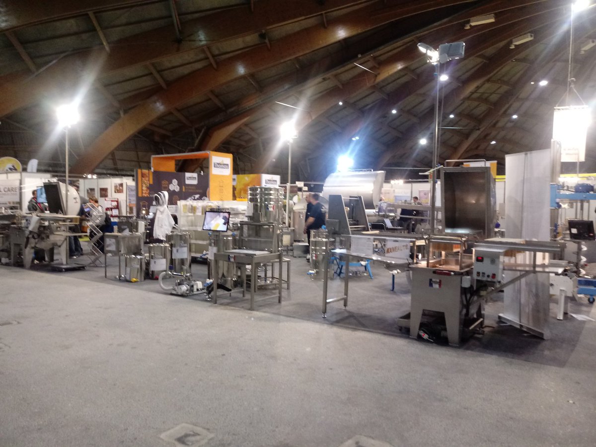 Abelles3's tweet image. #SIMAPI Tout pour l&apos;apiculture!! @AbeilleDeFrance @CARIasbl @ITSAPinstitut @INRAbeilles