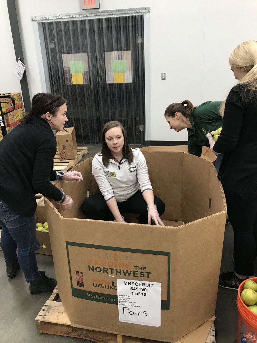 jcbaileybailey's tweet photo. This crew left no pear behind. #cvcsservice #joyfulservice https://t.co/lu6x1AIVQI
