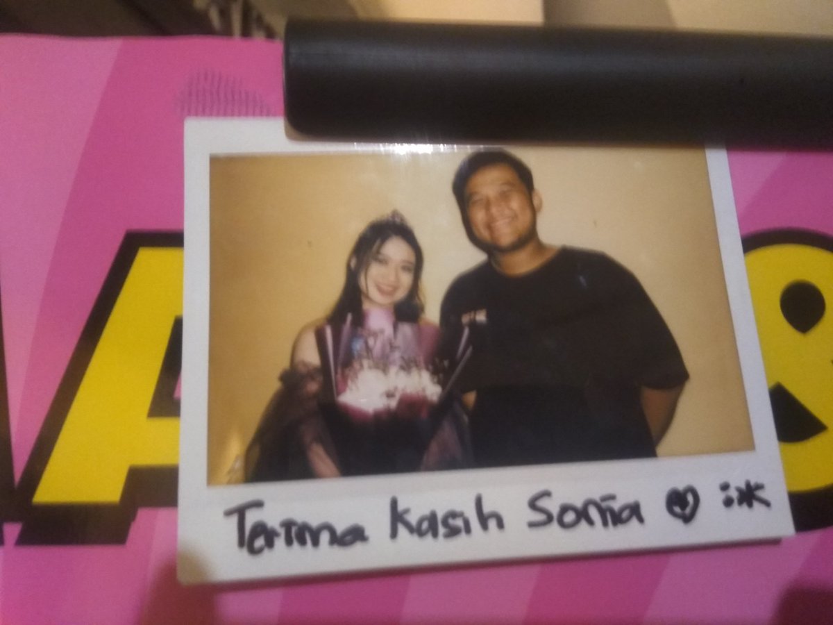 Ini apa yaaah <a href="/soniaJKT48/">JKT48</a> untung ga jadi dibawa pulang hahaha. Makasih last shownya yah, sukses diluar sana makin gokil yah son.