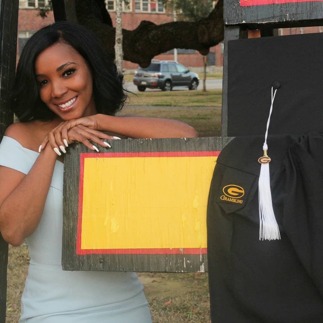 Your__MarJesty's tweet photo. #gramfam #gram19 #finallydone #whewchile #degreeme #gradschoolnext https://t.co/9XDcj6rbos