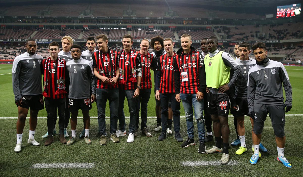 NetcompanyINEOS's tweet photo. ⚽️ meets 🚴‍♂️. Our @TeamINEOS riders have turned up to support @ogcnice tonight as they take on Metz! Thanks for the fantastic welcome!

#OGCNFCM @INEOS https://t.co/eE4HhnJ9CP