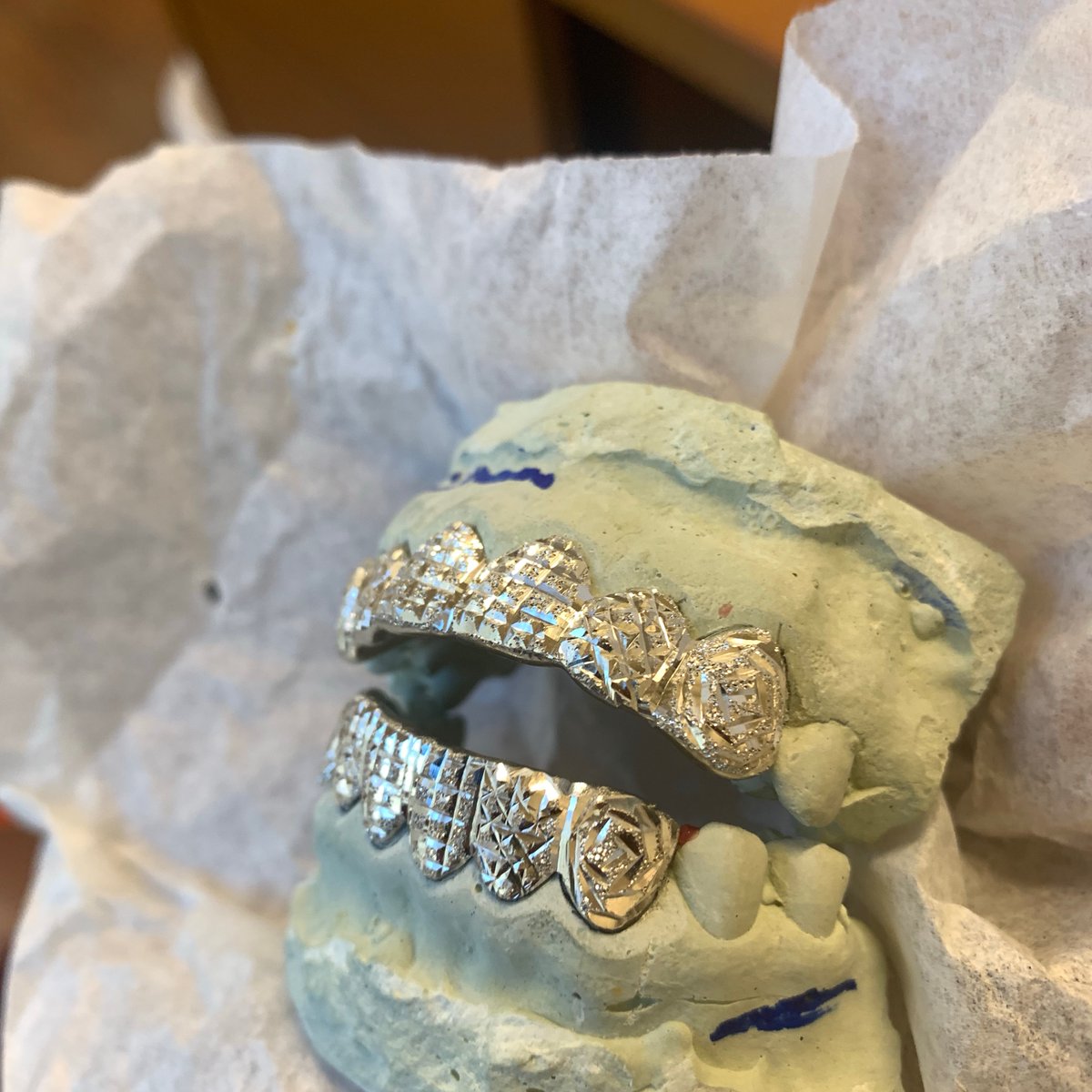 206goldgrills's tweet image. Drop a 🌹 if you’re feeling the NEW #RoseCuts⁉️ #GoSeeFRED  ⁣⁣
⁣⁣⁣
Christmas Shopping 𝐕𝐢𝐬𝐢𝐭 —&amp;gt; ⁣⁣⁣
seattlegoldgrills.com   ⁣⁣⁣⁣
⁣⁣