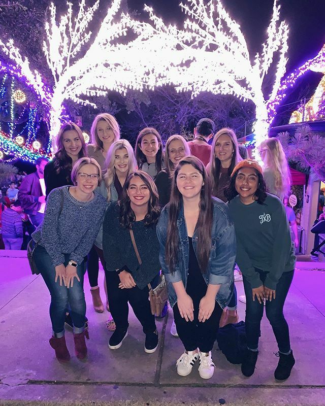 TexasBelles's tweet photo. Our beautiful Belles getting in the holiday spirit at Mozart’s last night! ❤️🗝
•
•
•
•
#utaustin #eventplanning #hookemhorns #eventplanner #eventdesign #eventstyling #ladyboss #belles #texasbelles #UTTXB #texas #UTcommunication #atx #austin #aust… https://t.co/cXHhPqEKmF https://t.co/6Iuw6HVMxB