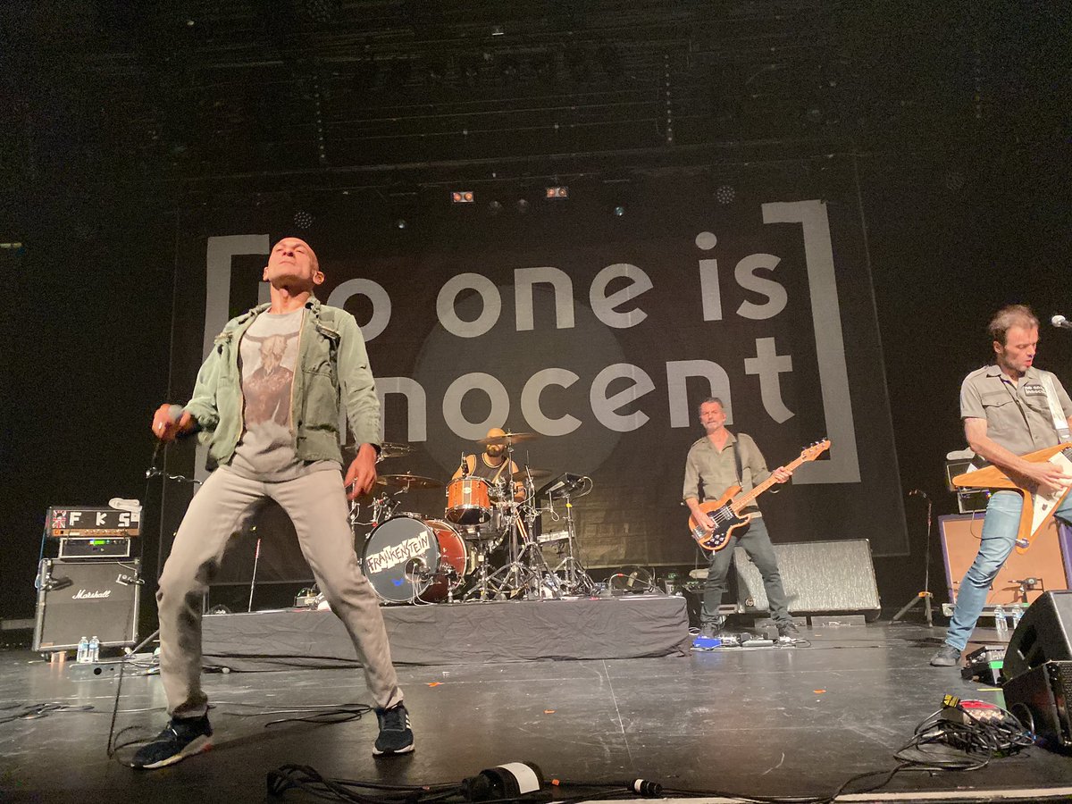 Il y a 25 ans, j’avais pris une claque mémorable avec <a href="/NoOneIsOfficial/">No One Is Innocent</a> à #Toulouse pour les 24h de l’Insa. Ce soir c’est au <a href="/RadiantBellevue/">Radiant-Bellevue</a> à #Caluire. Quelle énergie.