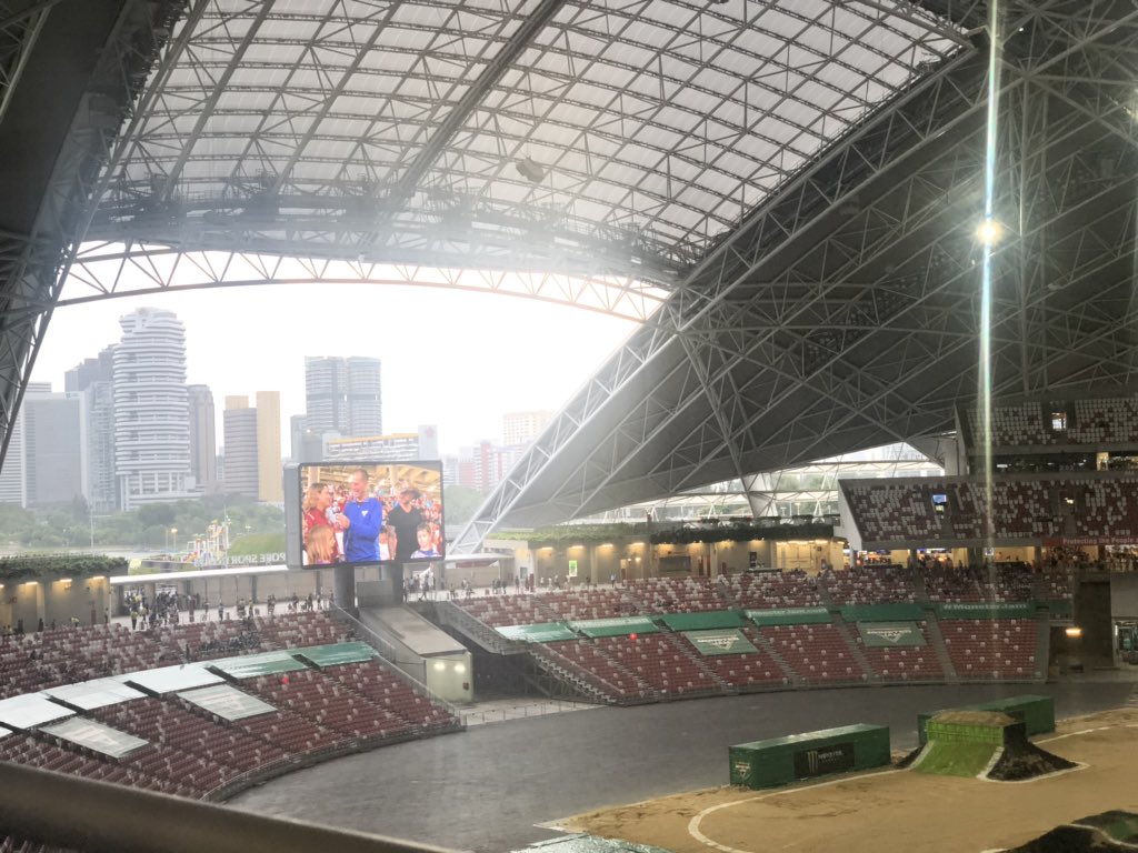 rahul_kumar_aws's tweet photo. #MonsterJam nice show 😃 https://t.co/2frYqibsIo