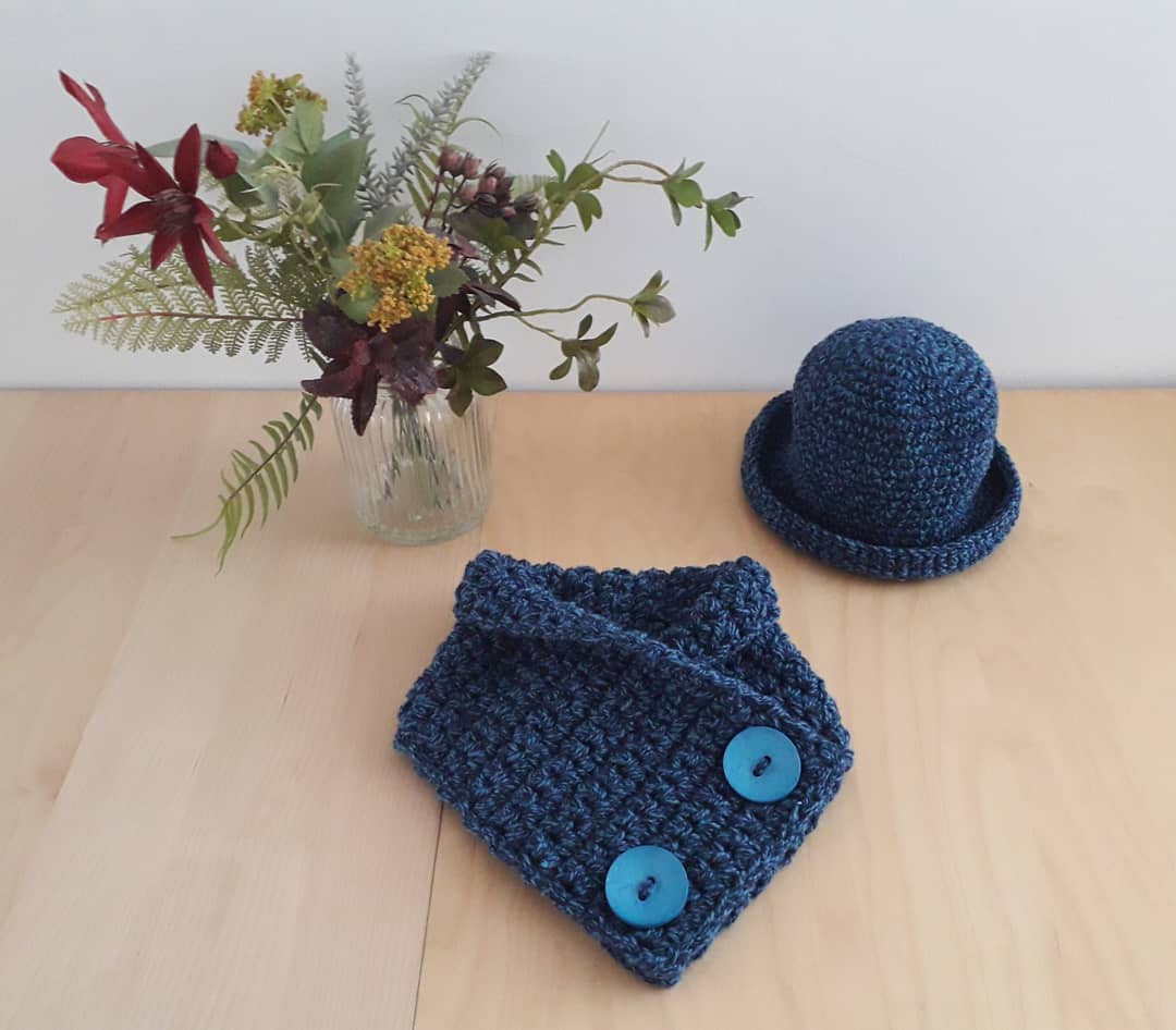 jimandgladys's tweet photo. Super chunky neckwarmer and bowler hat now on sale
@newmillsgallery
#sirdar #harroptweed #chunky #hepworth #blue #woolmix
#jimandgladyscrochet
#crochet #hats #scarves #neckwarmer #cowl
#newmills #newmillshighpeak #shoplocal #supportsmallbusiness #justacard https://t.co/WErYZXbguB