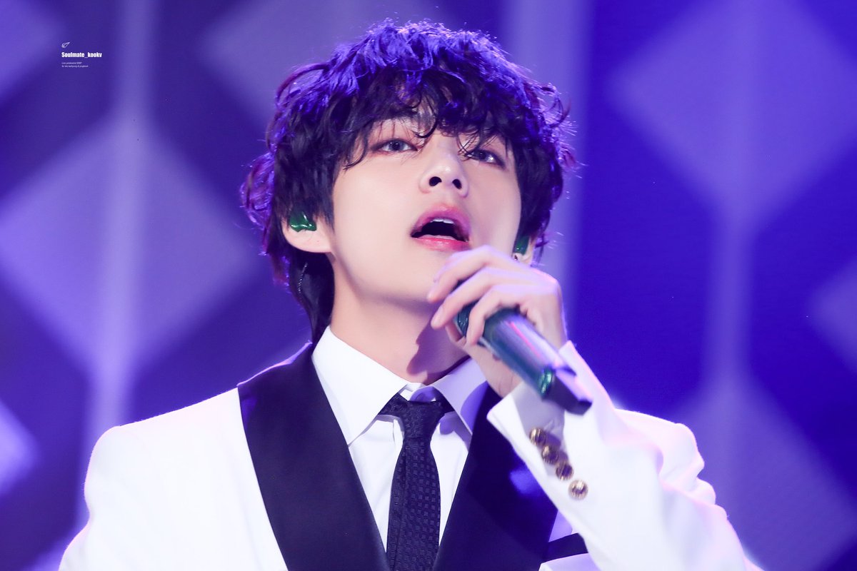 illuminaetruth's tweet photo. #vkookau #taekookau
Tae i Jungkook byli kochającą się parą od wielu lat. Tak jak ich ślub nikogo nie zadziwił, tak wieść o ich rozwodzie zaskoczyła cały świat. 
Dopiero drama, w której maja wspólnie zagrać doprowadza do spotkania
Teraz nadszedł czas na opowiedzenie całej historii https://t.co/RCgeS2rwkX