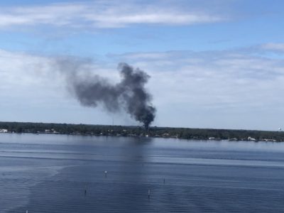 winknews's tweet photo. #FireContained RV fire contained along U.S. 41 in North Fort Myers// https://t.co/1MtWsn1c8s https://t.co/BTYM1UMTEM