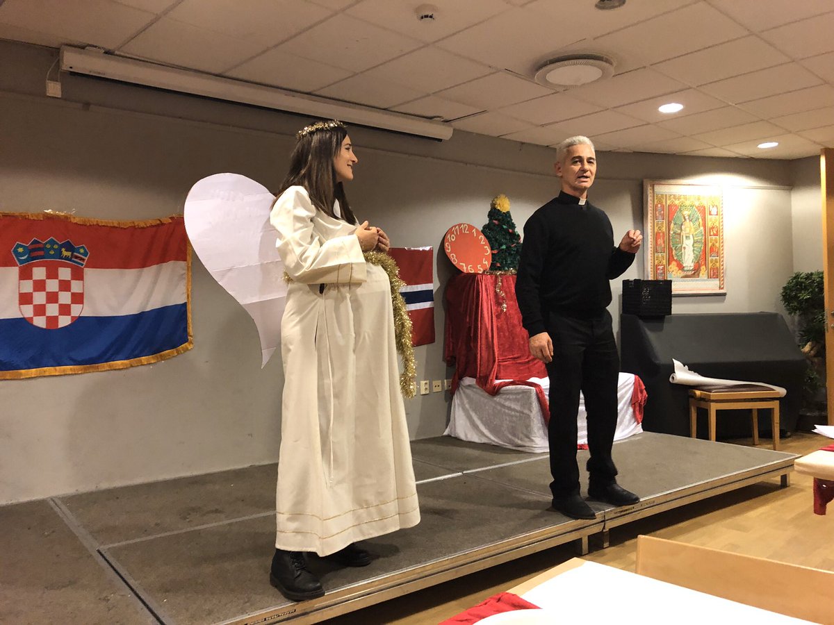 AndreaErcegovac's tweet photo. Sv. #Nikola je našao put i do #Hrvatske katoličke misije u #Oslu i razveselio najmlađe.
Hvala don Marinku Pervanu i župljanima na lijepom druženju. https://t.co/9h6iVQ3gpD