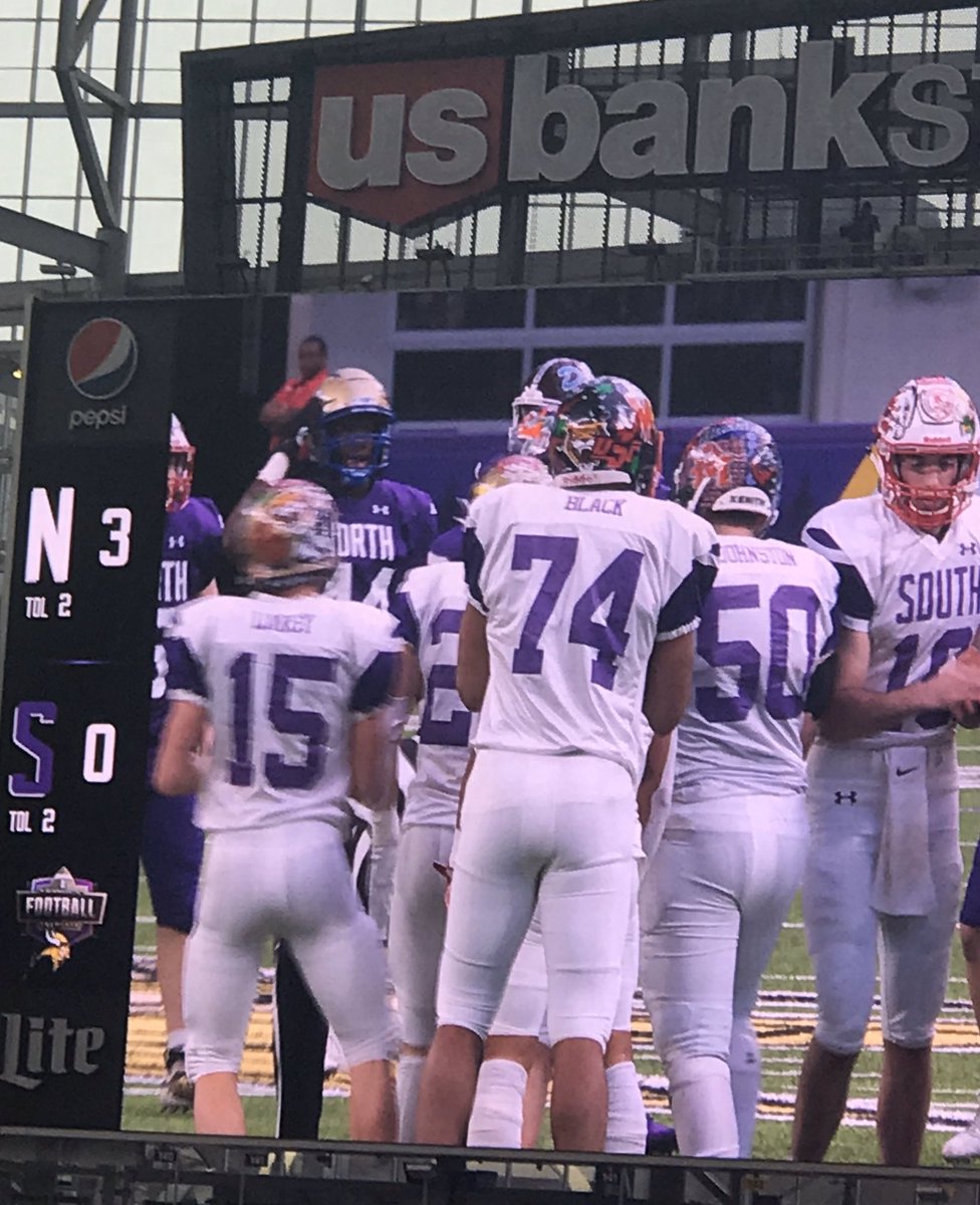 jan_bahlmann's tweet photo. Minnesota All Star game 🏈
Go South...go #74! 
@Yblack74 @tbahlmann65 @MHSTigerFtball https://t.co/mRQHkFcSDw