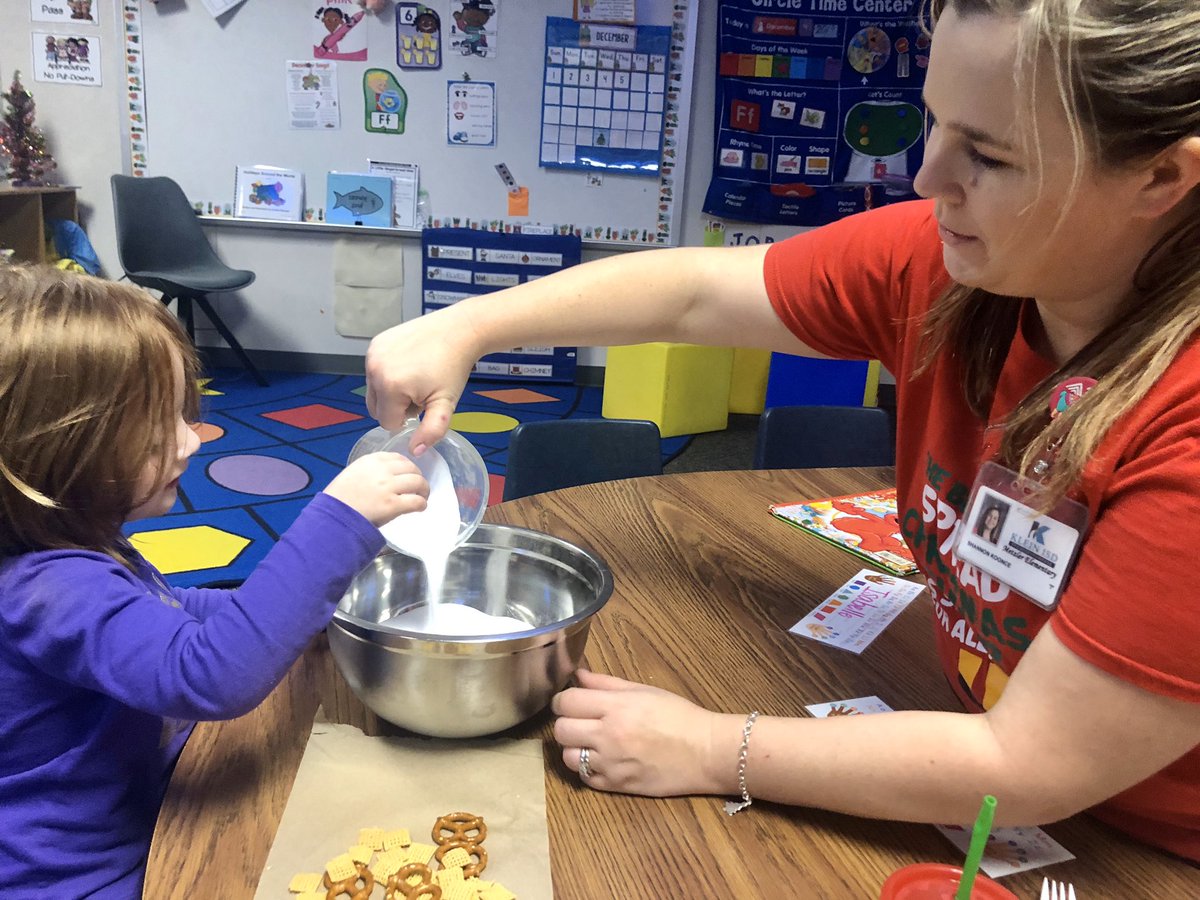 MsShannonKoonce's tweet image. Friday calls for some fake snow ❄️ this was such a big hit for everyone in our mod!  I’ll put the recipe in the comments ⬇️ @MetzlerKISD @mrsannamueller @CMilkie #thisisec #KISDBestDayEver