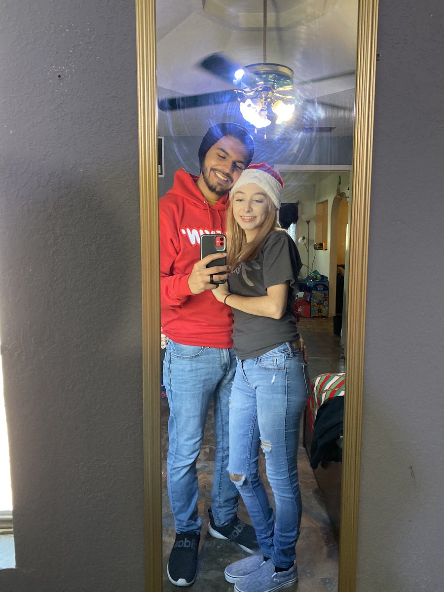 alanis_jay's tweet photo. @VLEXXXGALINDO LOVING THE MERCH! My wife and I love watching you and Les! Big shoutout to my wife for surprising me with the dope merch! ❤️ https://t.co/OItWVY213U