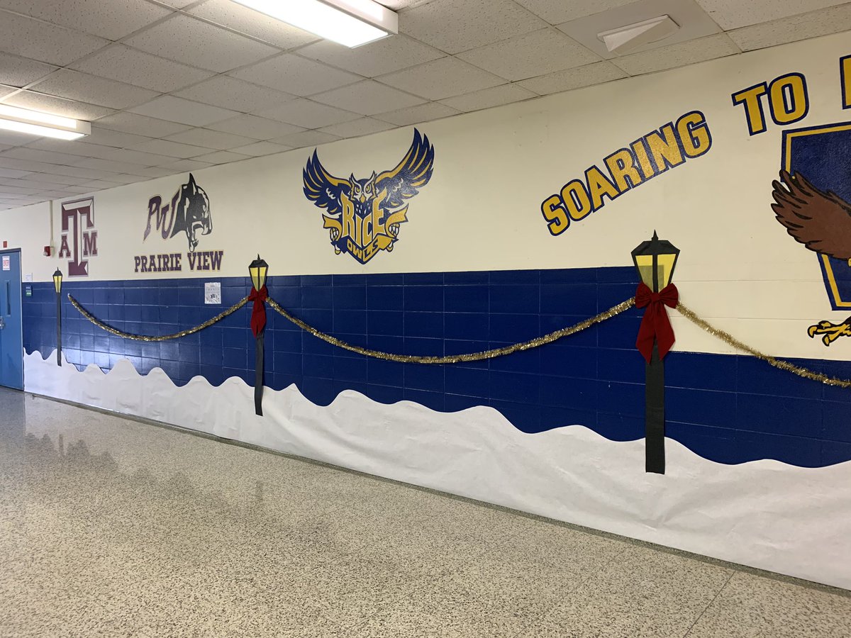 TJCotter's tweet photo. Team Wesley spent Saturday morning making some last minutes touches to the hallways and prepping for the last two weeks of instruction in 2019. Coming into 2020 strong 💪🏽 #maketheplanworktheplan https://t.co/ebfHBXRoju