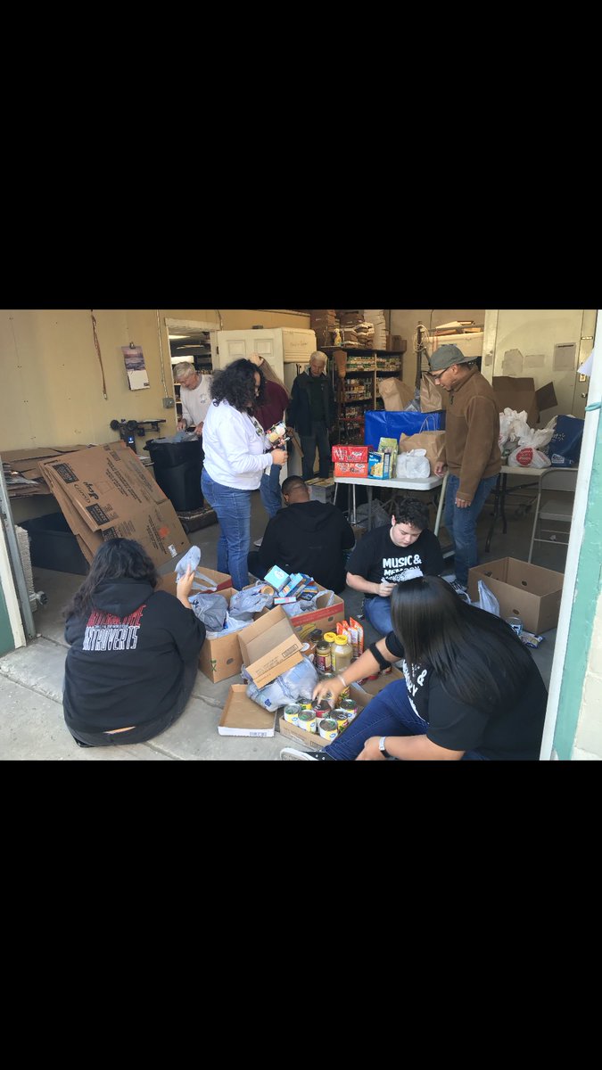 TluMusicmemory's tweet image. We had a wonderful time volunteering at Christian Cupbord! Thank you everyone who donated❤️and congratulations to @TLUChoir for donating the most and winning the cookie party!!