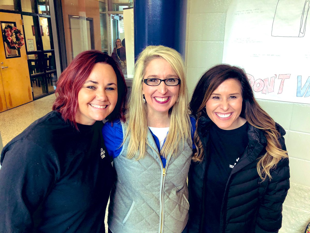 KristenBrooks77's tweet photo. 🎸Rocking the Tech Competition today @MRESCougars #EveryCougarCounts I ❤️ working with this awesome staff! #CcsdFam #ccsdTechFair #CCSDtech #ioads4edu @CherokeeSchools @blount5 https://t.co/CZMYkPve3U