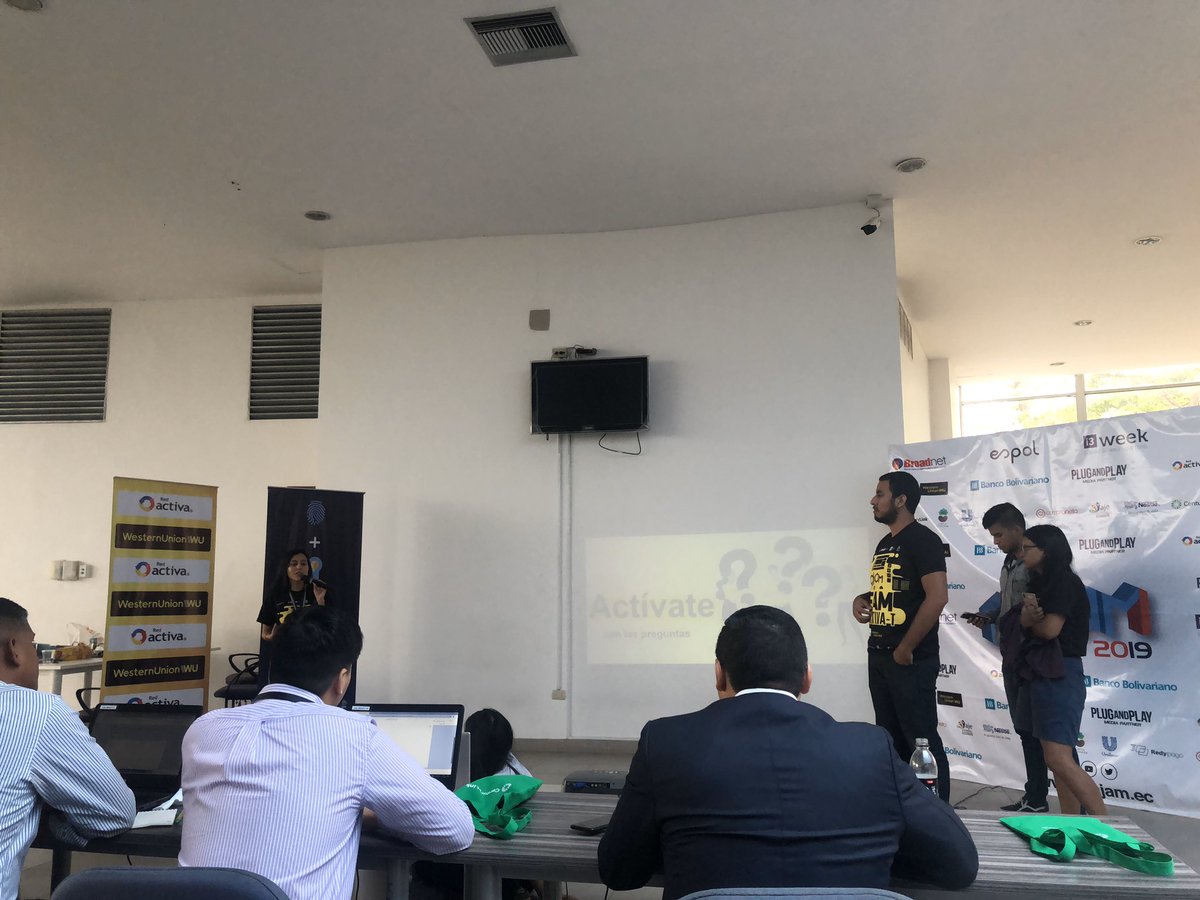 DataJamEc's tweet photo. Nos encontramos con la ronda de presentaciones del Reto Actívate. #DataJamEc https://t.co/tvSOMEqnX8