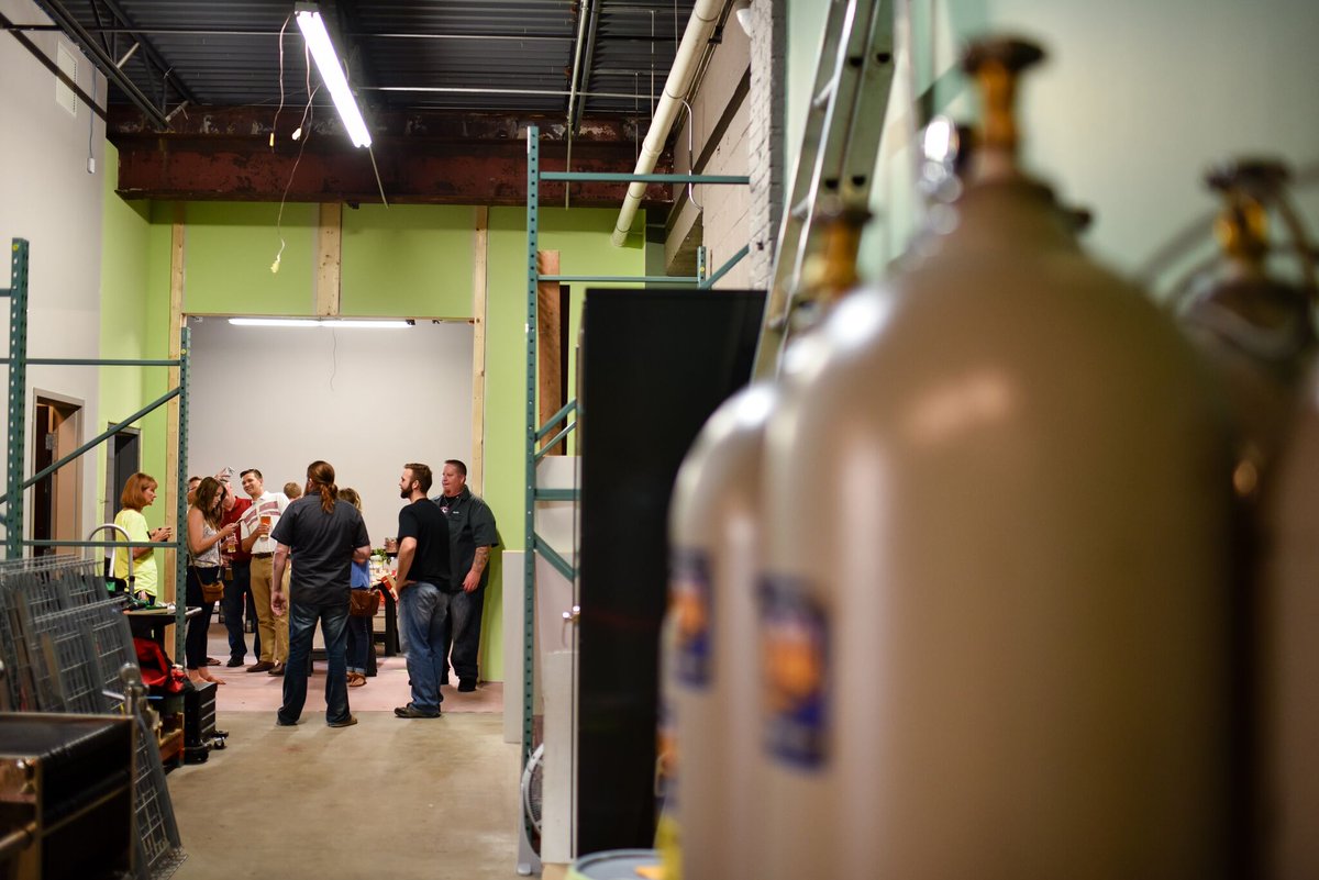 HopandBarrelBC's tweet photo. Come in. Warm up. We do brewery tours every Saturday at 2pm. #findyourhoppyplace #craftbeer #brewery #travelwi #wicraftbeer #brianandhisbeard #hopandbarrel #hopandbarrelbrewing #craftbrewing #wimade #wicraftbeer https://t.co/QacHbV9l8Z