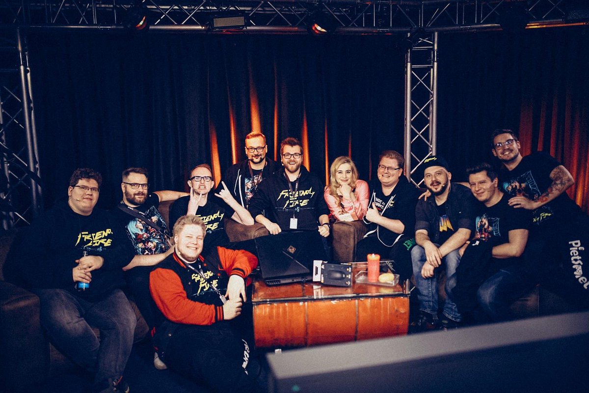 GOGcomDE's tweet image. [Gewinnspiel] Heute sind unsere @CDPROJEKTRED-Kollegen @MilezZx &amp;amp; @fabiandoehla bei #FriendlyFire5 - und da es um einen guten Zweck geht: schaut rein und spendet - twitch.tv/gronkh
Bonus: unter allen Retweets verlosen wir Lieblingsspiele von @PietSmiet, @Gronkh und Co! 🎁