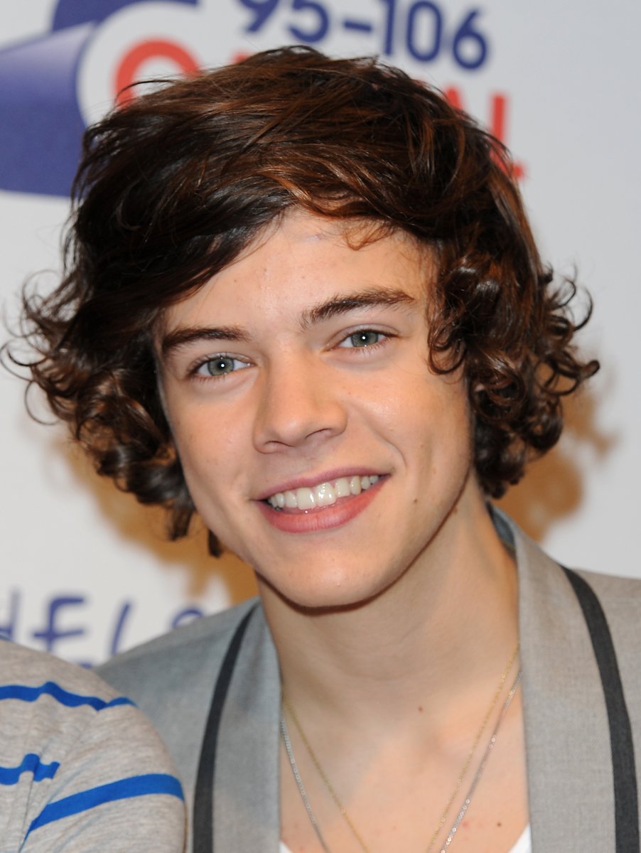 CapitalOfficial's tweet photo. DOES IT EVER DRIVE YOU CRAZY...? 😭 

@Harry_Styles at the #CapitalJBB in 2011 vs. 2019 😍 https://t.co/6TzyWVhdBh
