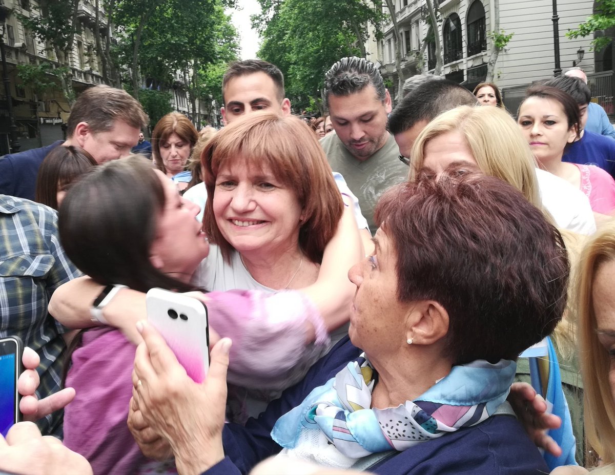 PatoBullrich's tweet photo. Más juntos que nunca.
#7DMarchaDeLaMitadDelPais https://t.co/T8ezJP5jSO