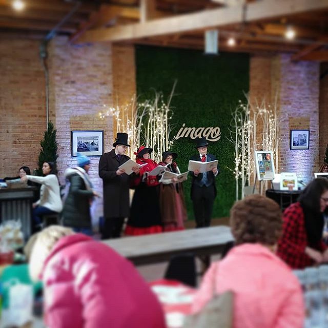 The Caroling Connection at The Winter Wonderland market in Elgin. ift.tt/38h36Il