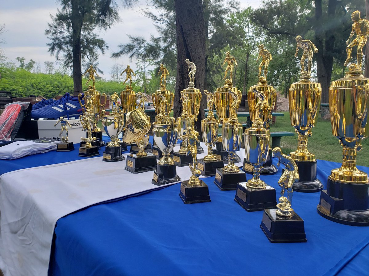 Santowildense's tweet photo. Los premios internos de fin de año #SantoPositivo https://t.co/5ZaZV5lVjE