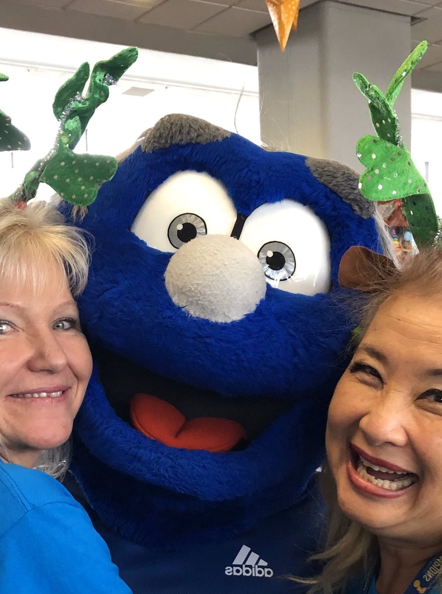 UA SFO Business (@sfobusiness) on Twitter photo SFO Fantasy Flight 2019. Best time ever! <a href="/weareunited/">We Are United</a> #BeingUnited <a href="/MonikaGablowski/">Monika Gablowski</a> <a href="/MattatUnited/">Matt Miller</a> @vjpassa SFO Fantasy Flight 2019. Best time ever! <a href="/weareunited/">We Are United</a> #BeingUnited <a href="/MonikaGablowski/">Monika Gablowski</a> <a href="/MattatUnited/">Matt Miller</a> @vjpassa